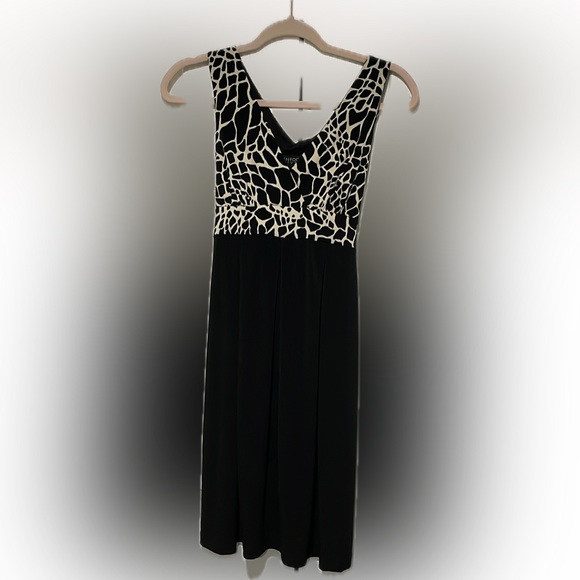Unfocus black and giraffe print stretchy sleeveless v-neck dress - Picture 1 of 7